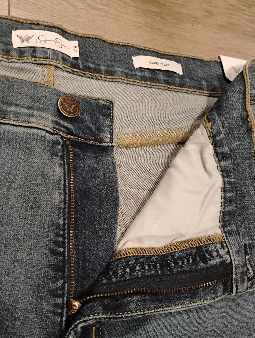 Jessica Simpson Women's Daisy Flare Fitted Flare in Dark Wash Size Plus 24W - Picture 9 of 16